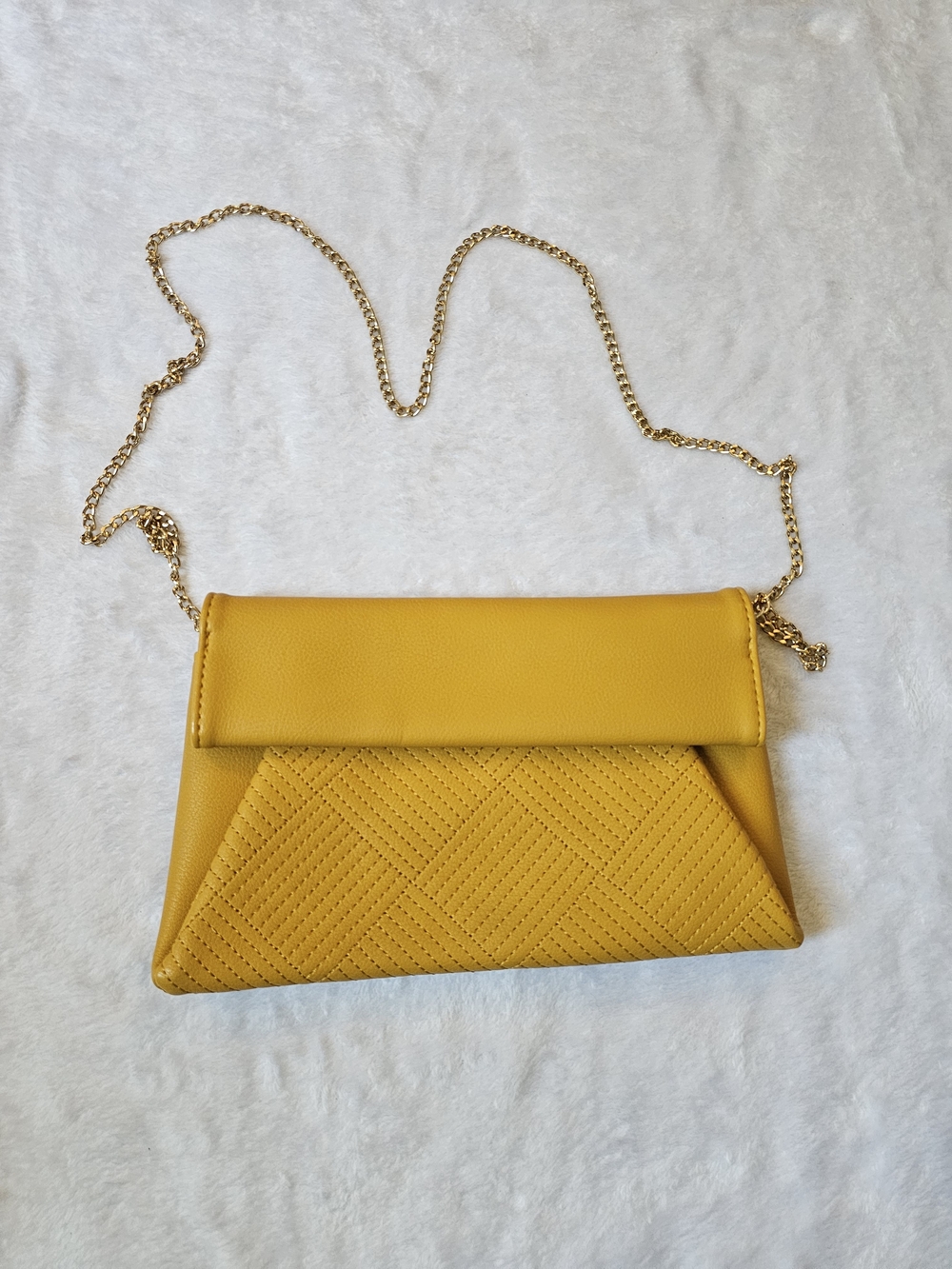 Lulu's Crossbody Bag with Gold Chain